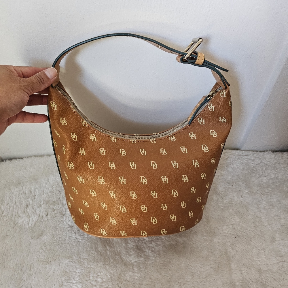 Dooney and Bourke Bucket Bag. IT39C Tan.